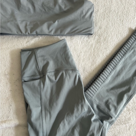 Fabletics Set - Picture 2 of 4